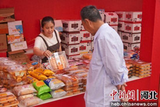 食品展销会现场。 天泽 摄