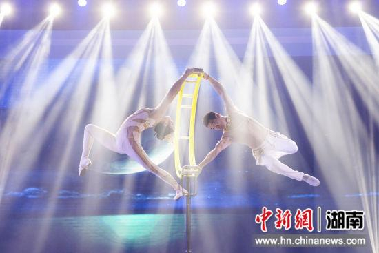 杂技《力与美》。陈琛 摄