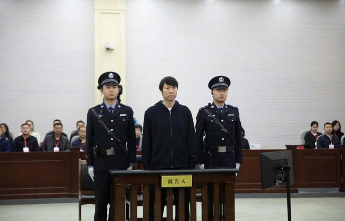 一审宣判时的李铁