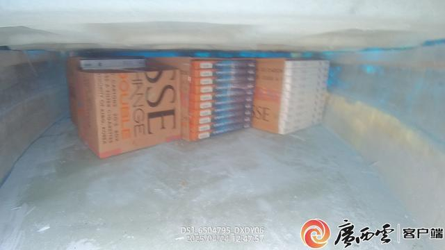 藏在暗舱内的涉案财物。广西海警局供图