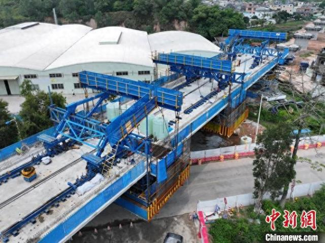 珠肇高铁石苑特大桥连续梁成功合龙。广铁集团 供图