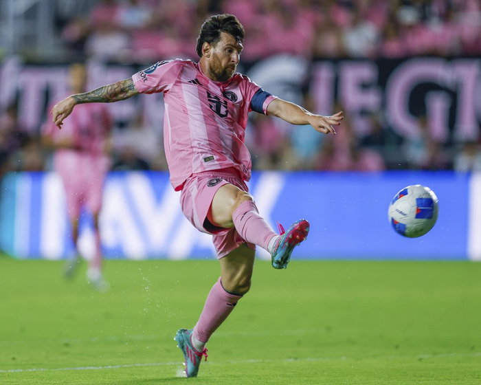 北美冠军联赛淘汰赛，迈阿密国际不敌温哥华白浪。