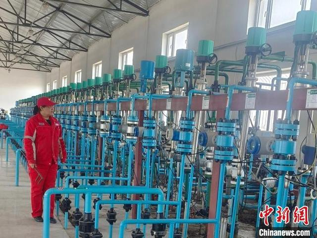 何喜花正在进行日常巡检 裴宇 摄