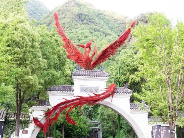 此次大展的山海经主题雕塑《九凤》