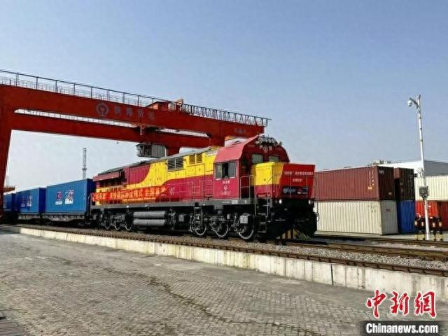 长三角首单中欧“双快”物流模式成功发运。中国铁路上海局集团有限公司供图