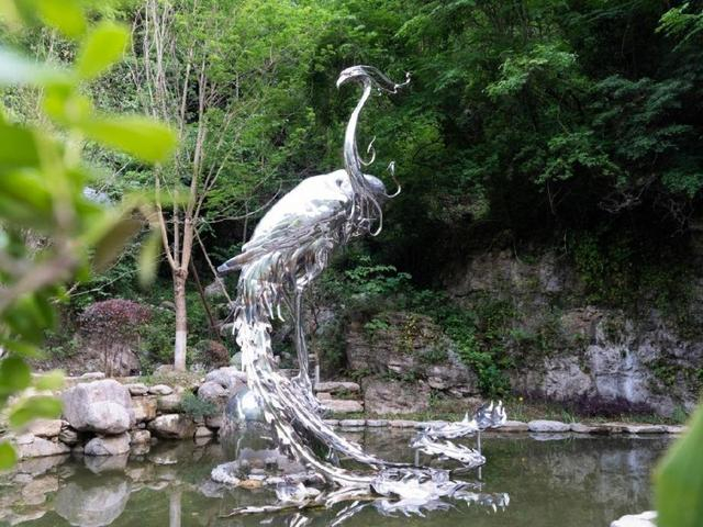 蜡梅谷山海经雕塑九凤