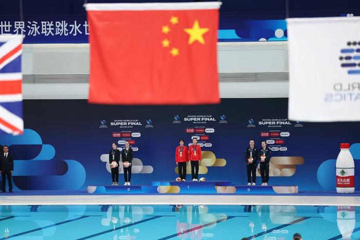 全红婵/陈芋汐夺得女子双人十米台冠军。新京报记者 王飞 摄