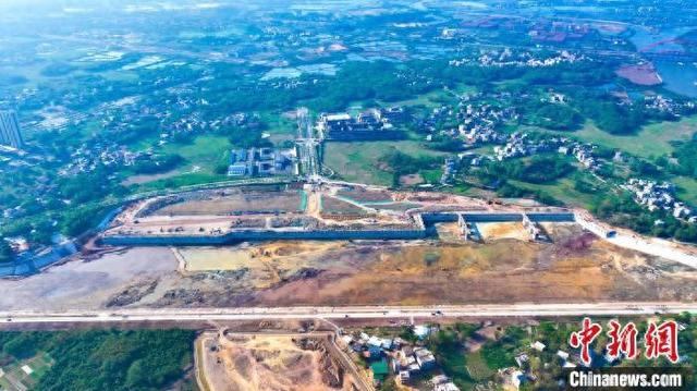 平陆运河钦州综合水上服务区施工现场。平陆运河集团供图