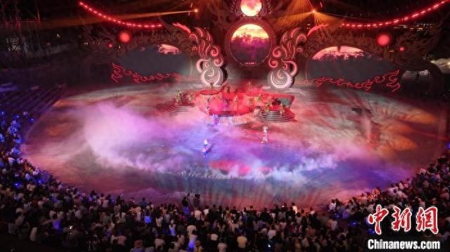 图为武汉黄陂木兰草原实景演出《山海烬长歌》。 郑子颜 摄