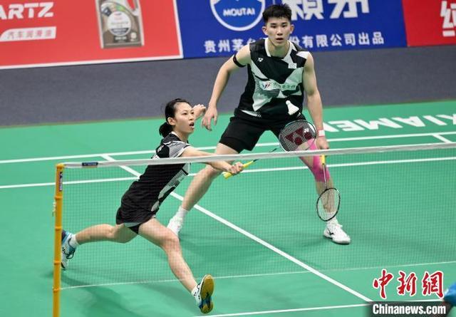 图为中国台北混双选手叶宏蔚/胡绫芳0比2不敌日本混双选手绿川大辉/五十岚有纱。中新社记者 王东明 摄