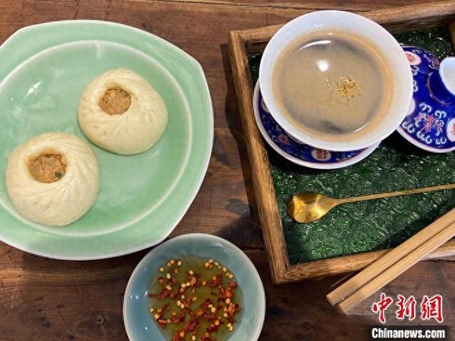 2025年4月，浙江宁波一店铺推出的“早咖—美式包”套餐。 林波 摄