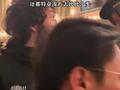 俄罗斯男子好奇中国仪仗队身高，凑近比个头