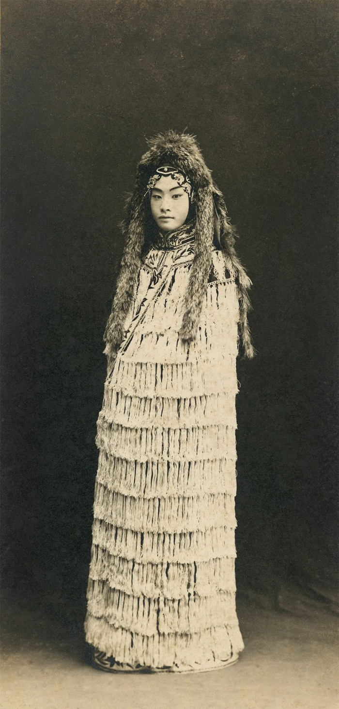 程砚秋在京剧《文姬归汉》中饰演蔡文姬的戏装照 原作尺寸：19.3cmx9.3cm 银盐照片