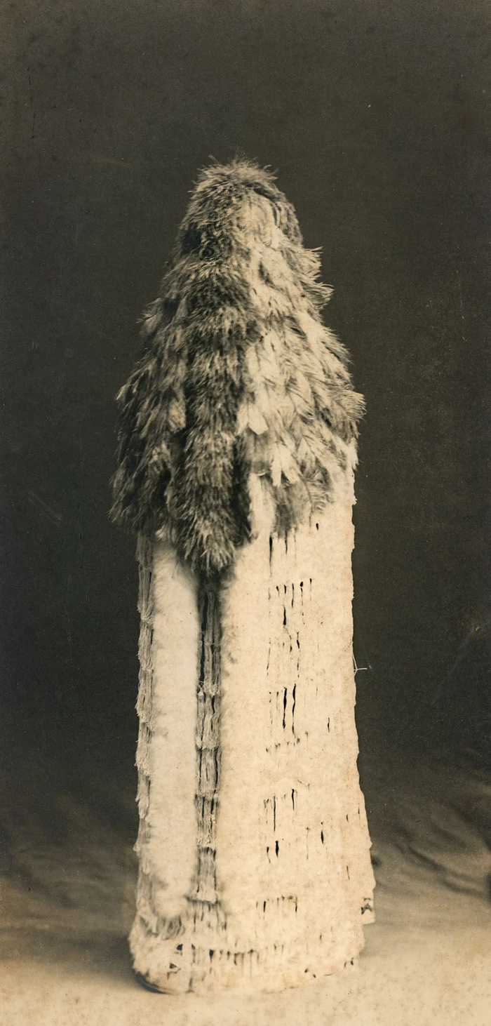 程砚秋在京剧《文姬归汉》中饰演蔡文姬的戏装照 原作尺寸：19.3cmx9.3cm 银盐照片