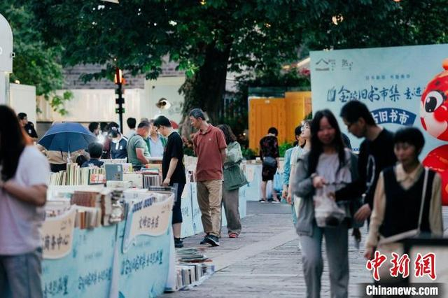 市民和游客乐享丰富多彩的“文化大餐”。南京旅游集团供图