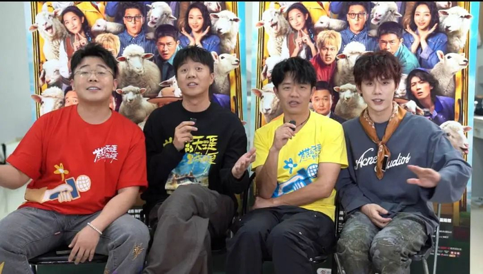 苍茫剧组接受封面新闻专访