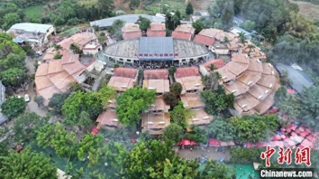 航拍墨江双龙烧烤城。墨江融媒 供图