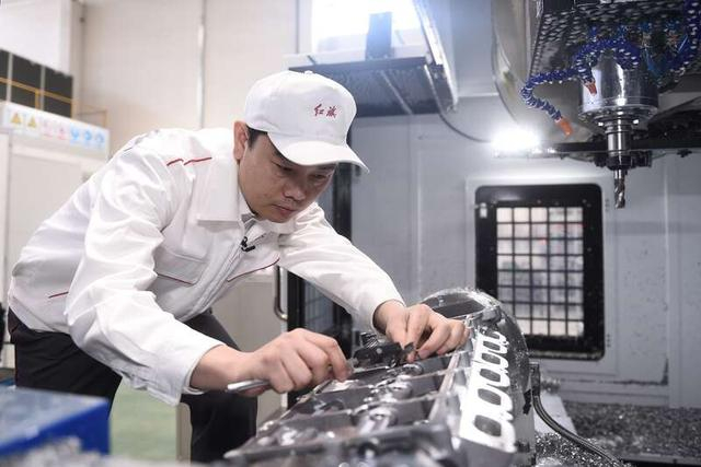 工作中的杨永修。受访者供图​