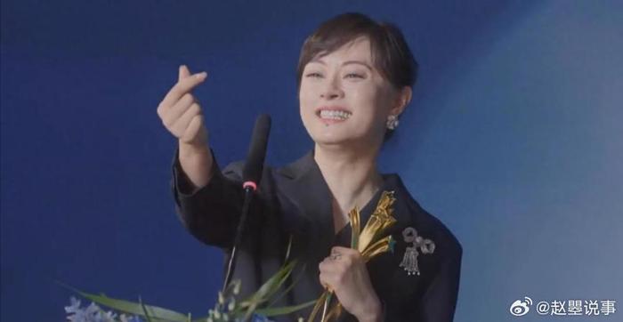 男人表白时，通常会捧着鲜花，还会说句“我爱你”这种直接的话