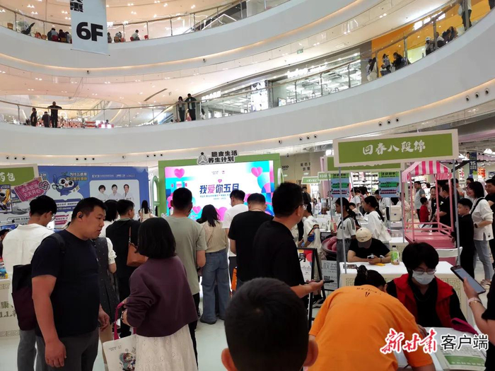 兰州吾悦广场一楼内的中医药养生文化体验活动。