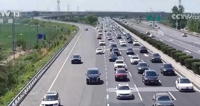 各地迎来客流返程高峰 交通部门“多点发力”保障群众出行安全有序