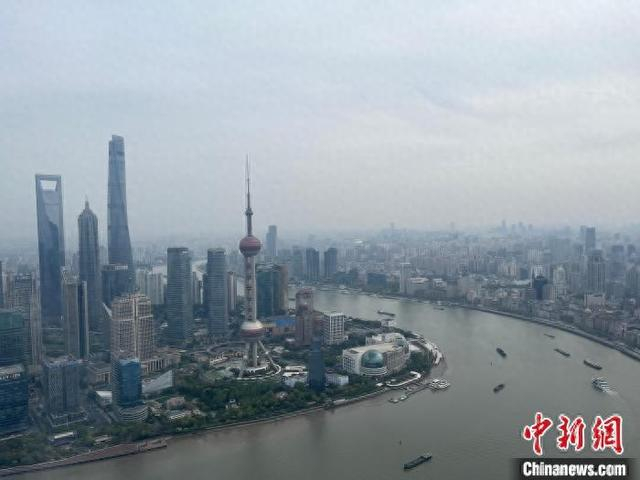 2025年“五一”假日，上海市共接待游客1650.06万人次，同比增长1.61%。图为上海黄浦江景。李佳佳摄