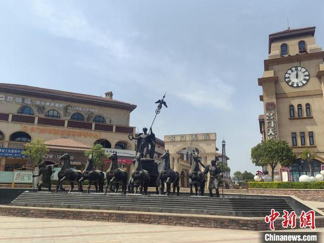 图为怡购城一隅。刘鹏 摄