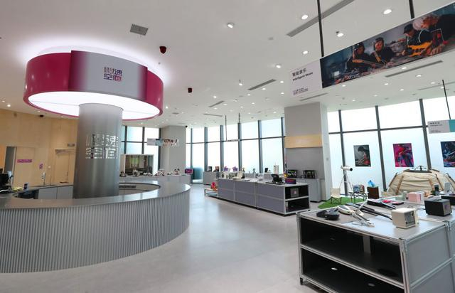 “模速空间”内的人工智能产品体验店。新华社记者 方喆 摄