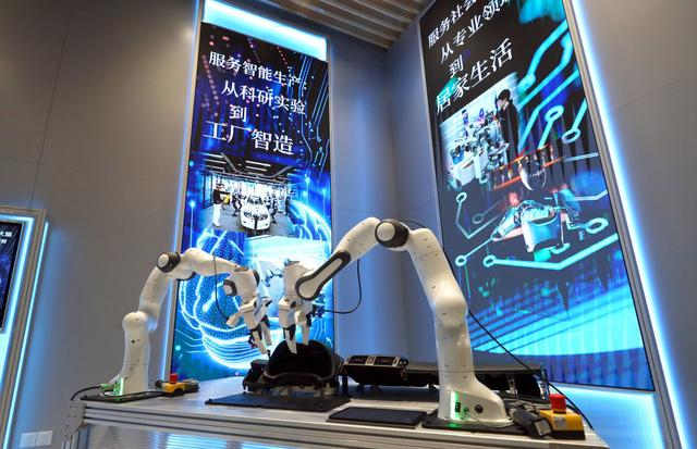 “模速空间”内展示的人工智能产品。新华社记者 方喆 摄