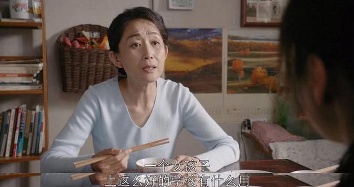 父母偏心的结局：被偏爱的自私自利，被忽视的反哺余生？推翻它吧