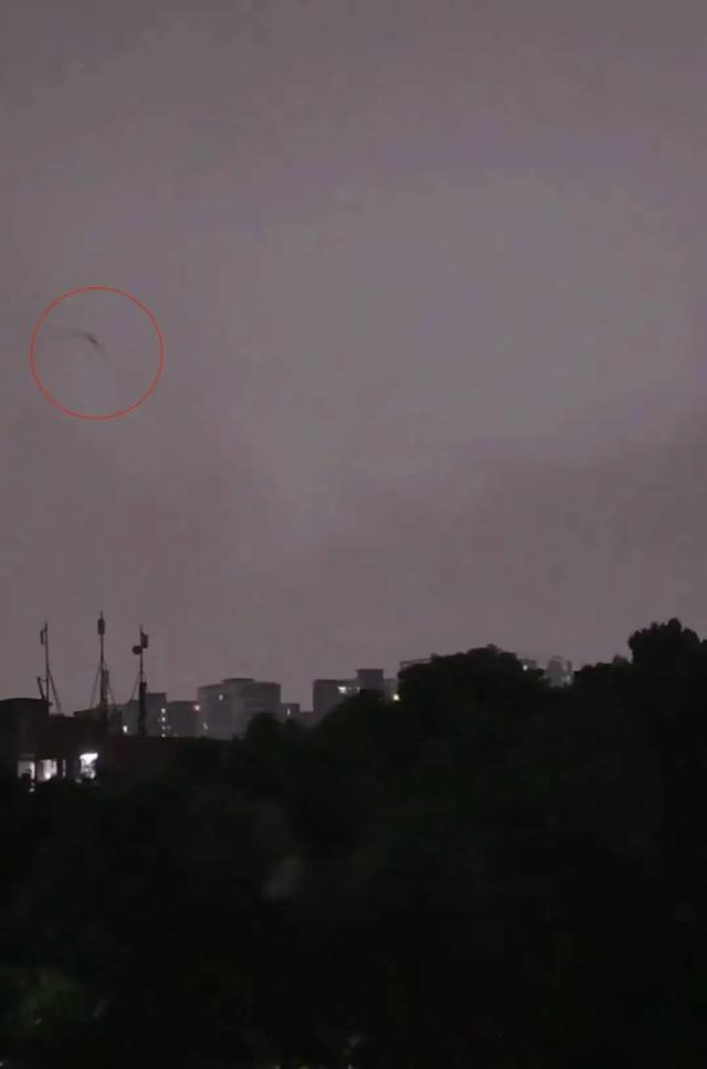 网友在成都上空拍到的“龙”（视频截图）