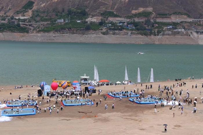 东川港的建设给当地文旅带来的新的形式。供图