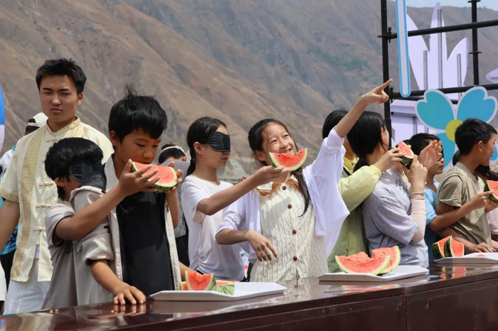 小江西瓜音乐嘉年华吃瓜比赛现场。供图
