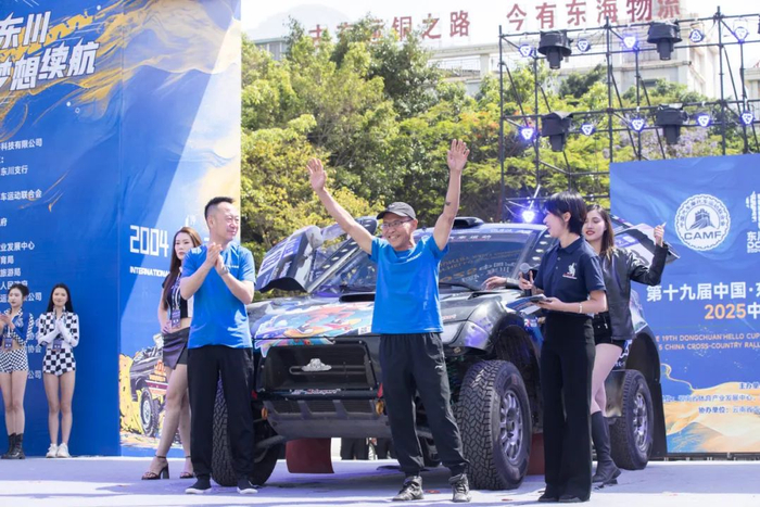 来自四川的车手梁钰翔今年71岁，是本届比赛当中年纪最大的参赛者，他对赛车充满热爱。