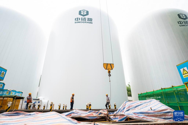 这是5月6日在中储粮长沙直属库拍摄的气膜粮仓建设施工现场。新华社记者 陈思汗 摄