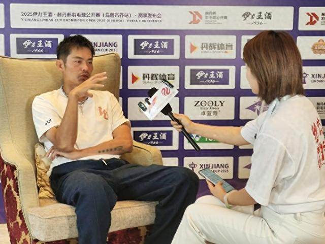 5月7日，2025伊力王酒·林丹杯羽毛球公开赛（乌鲁木齐站）赛事发布会后，林丹接受记者采访。记者唐红梅摄