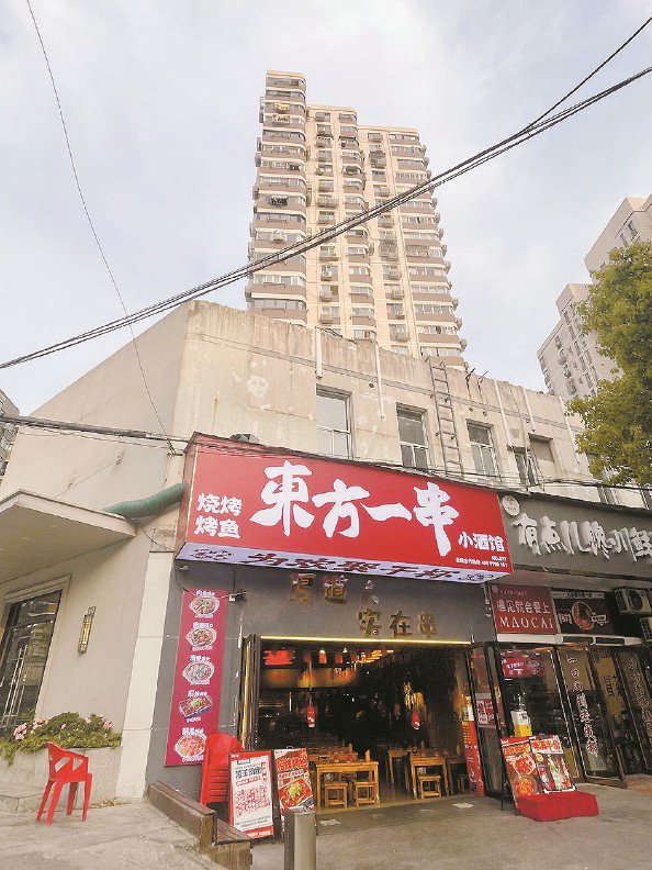             烧烤店的排烟口让居民叫苦不迭 受访者供图          