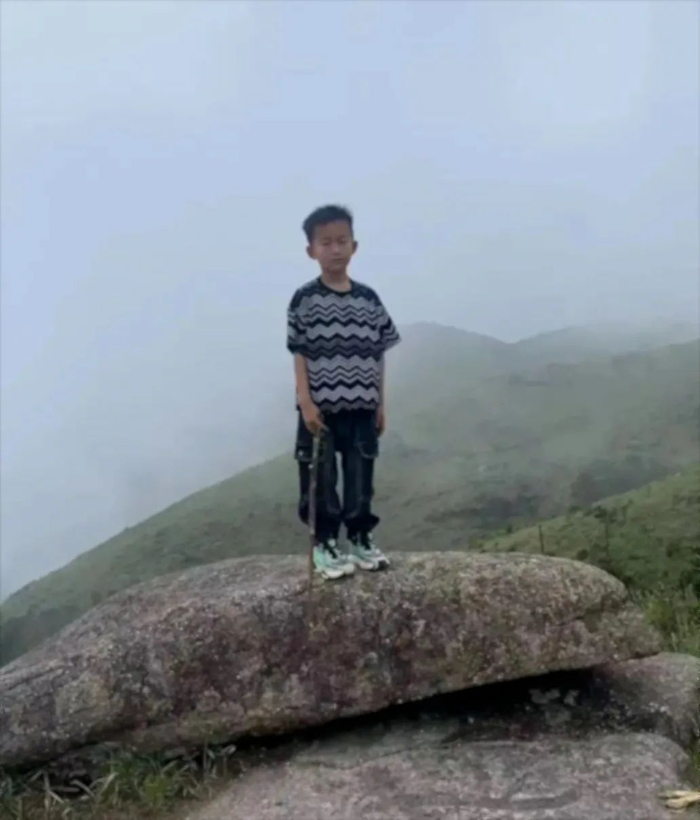 走失男童邹某樽登山时留下的照片