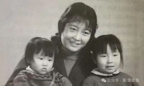 臧健和与两个女儿黄蓬与黄蓓