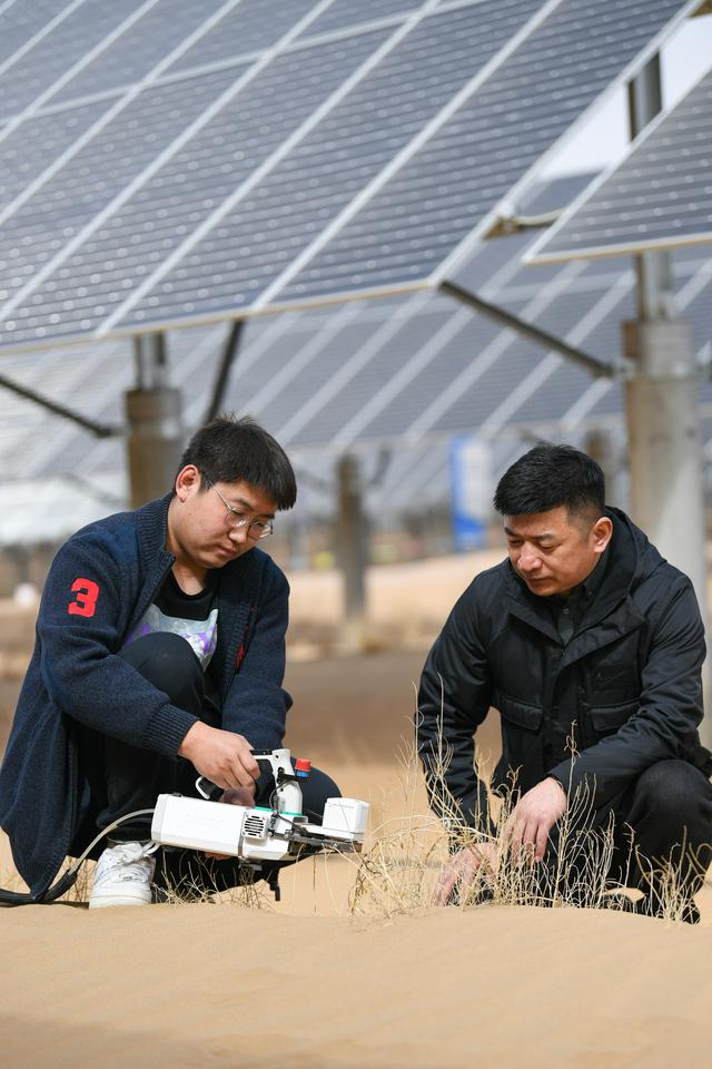 图右一为张景波