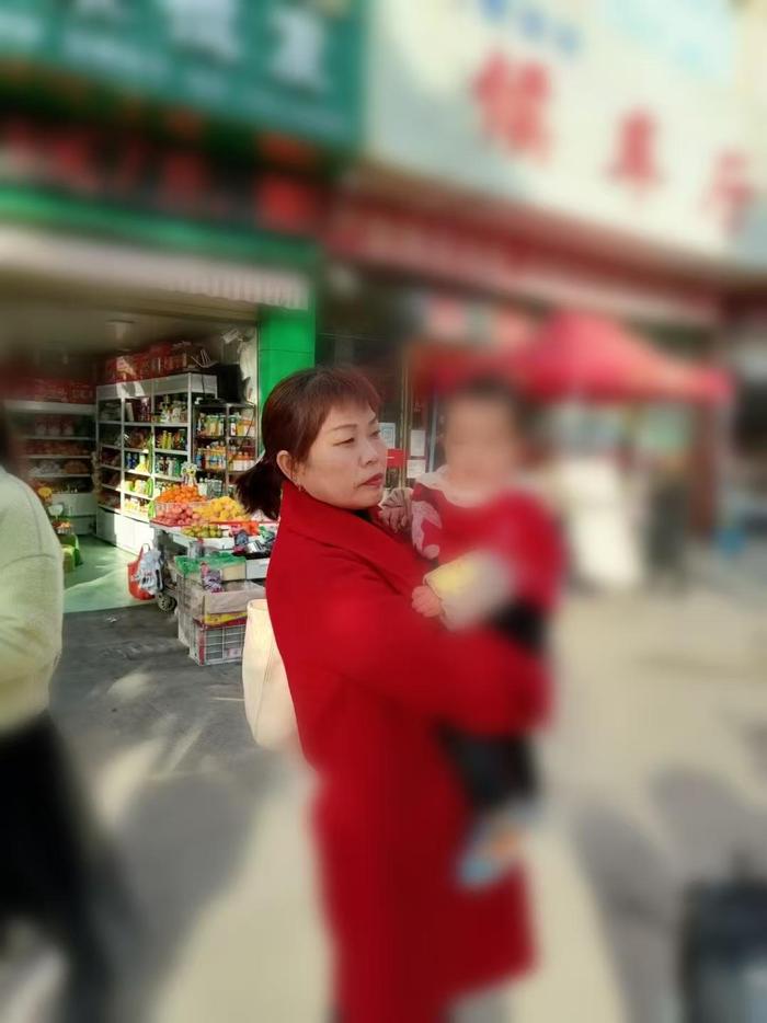 ▲雇主失联后,黄庆芝夫妇只能带奶娃回到十堰生活 受访者供图