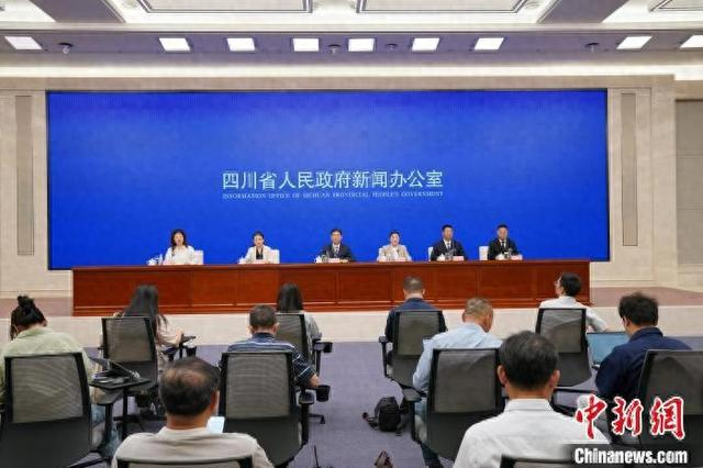 “万千气象看四川·县域经济高质量发展”系列主题新闻发布会小金专场现场。中新社记者 安源 摄