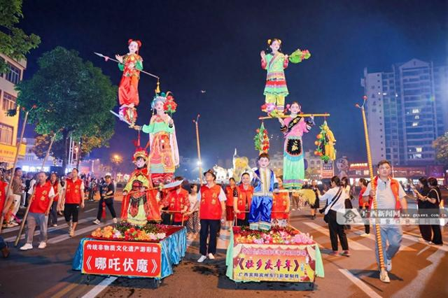 “万象星彩大巡游”创意方阵。象州县委宣传部供图