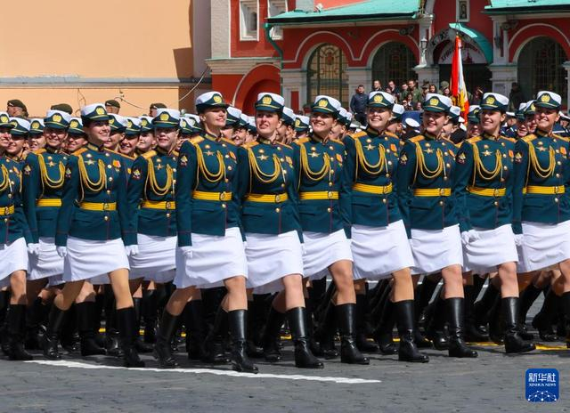 5月9日，女兵参加纪念苏联伟大卫国战争胜利80周年阅兵式。 新华社记者 姚大伟摄