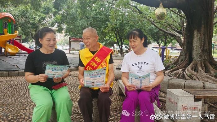 希望每天都能咧着嘴笑，开心快乐就像贴身小棉袄，晴天雨天都不离不弃！