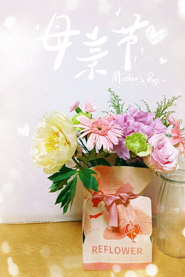 “情人节的花可能会被丢弃，但母亲节的花永远带着体温”