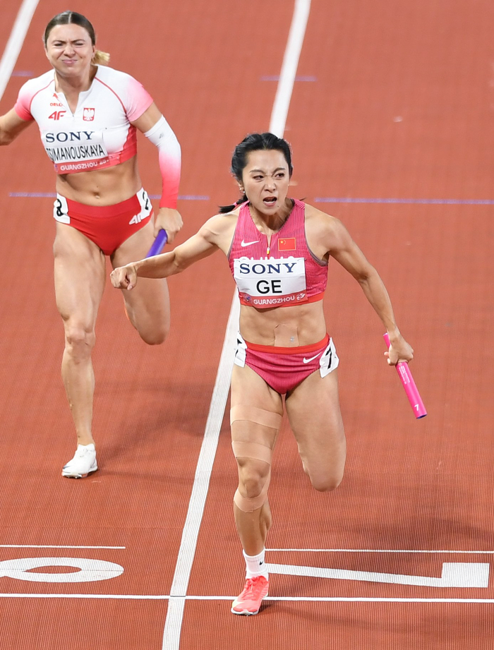—世界接力赛:中国队获得东京世锦赛女子4x100米接力