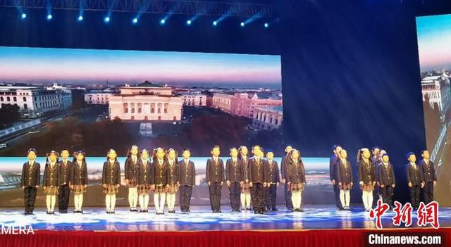 活动现场，儿童们在表演节目。黑龙江省体育局 供图