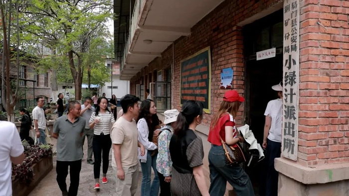 游客参观绿汁派出所警史馆。玉溪警方 供图