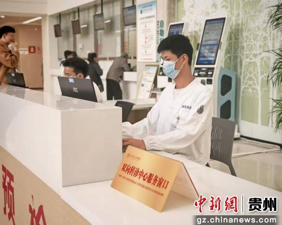 生命的“守夜人”：分诊台护士邓招俊的“生死时速”